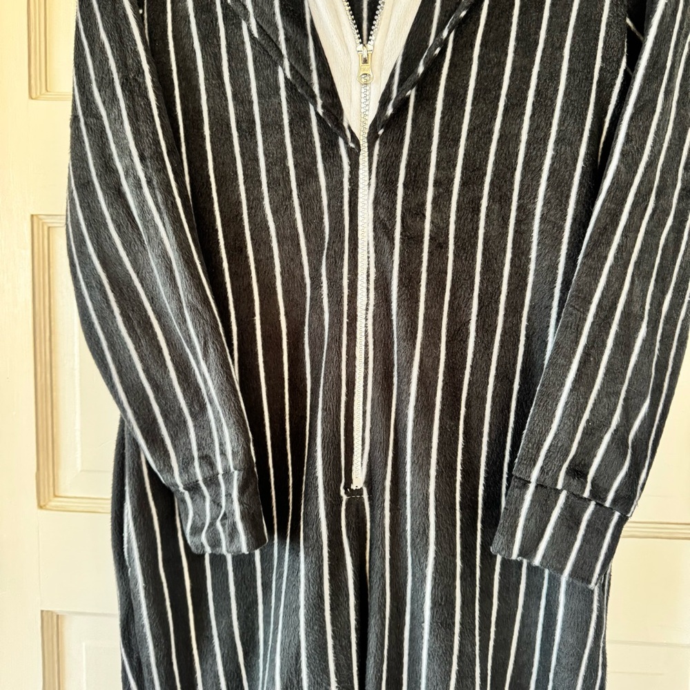 Disney Jack Skellington Onesie Jumpsuit Costume Pajamas Nightmare Christmas - Picture 8 of 11